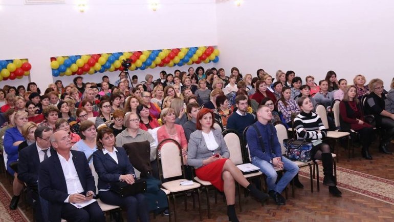 Teachers from Chisinau requested bigger salaries and new education system at meeting with Ministry of Education and deputies