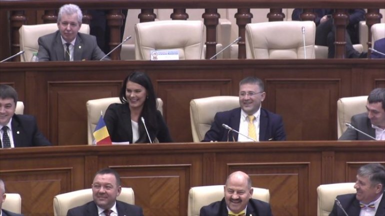 Socialist deputies who own Romanian citizenship congratulated in plenary of Parliament on Great Union Day