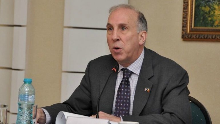 U.S. Ambassador to Moldova, James Pettit, urges implementation of bill against foreign propaganda