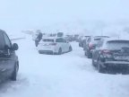 Over 3 000 cars trapped overnight on motorway in Spain due to heavy snow