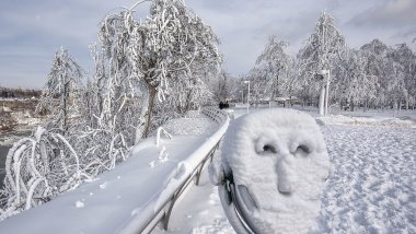 One died person and 12 other injured after 75 vehicle pileup caused by Buffalo snowstorm