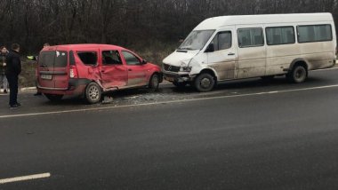Grave accident near Peresecina. Car hit minubus route Rascani-Chisinau