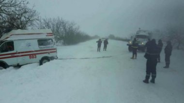 Severe weather causes havoc. Ambulance transporting 3 months old child skidded
