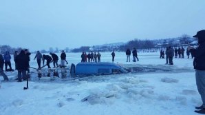Car fell into lake as ice broken in Sângereii Noi village