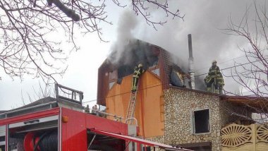 Roof of building from Ratus, Criuleni caught fire