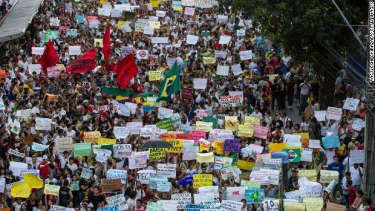 Anti-government protests held in Slovakia for the third consecutive week