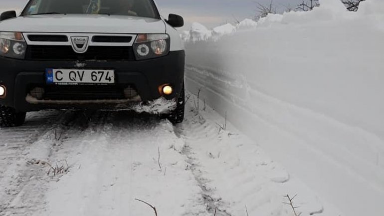 Snow reached height of a car in Cimișlia