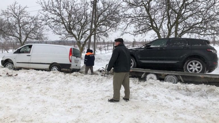 Heavy snow in Moldova: power outage in nearly 300 settlements, 27 roads snowed in and 65 registered accidents