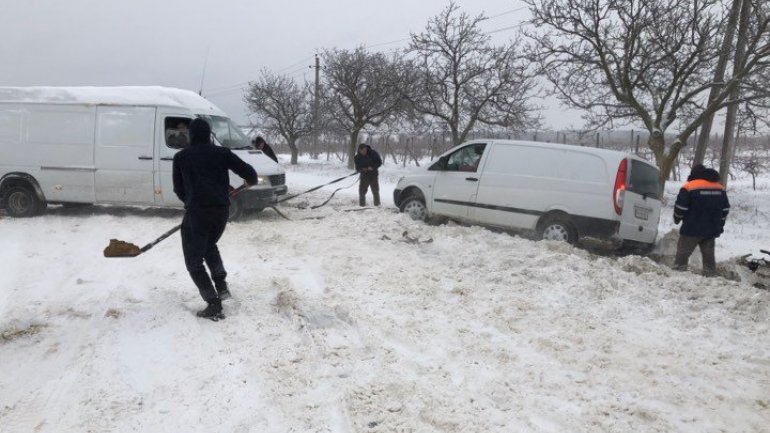 Heavy snow in Moldova: power outage in nearly 300 settlements, 27 roads snowed in and 65 registered accidents