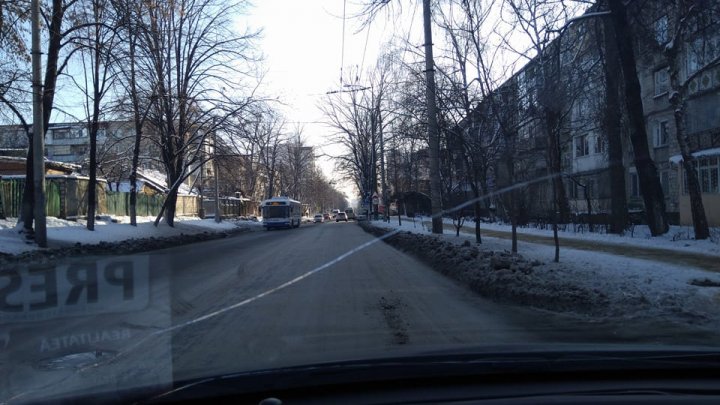 Vasile Lupu Street from Buiucani sector coated in ice, after water pipe burst