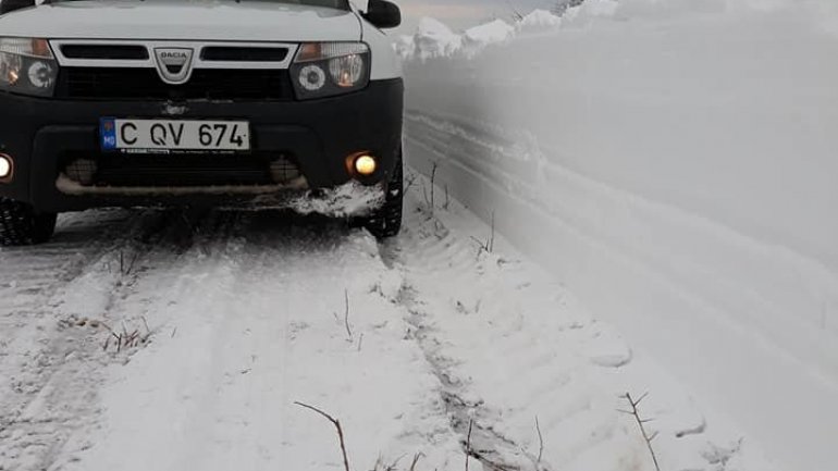 Snow reached height of a car in Cimișlia