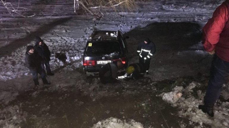 Winter causes difficult traffic in Moldova. Hundreds rescuers intervened to unblock cars 