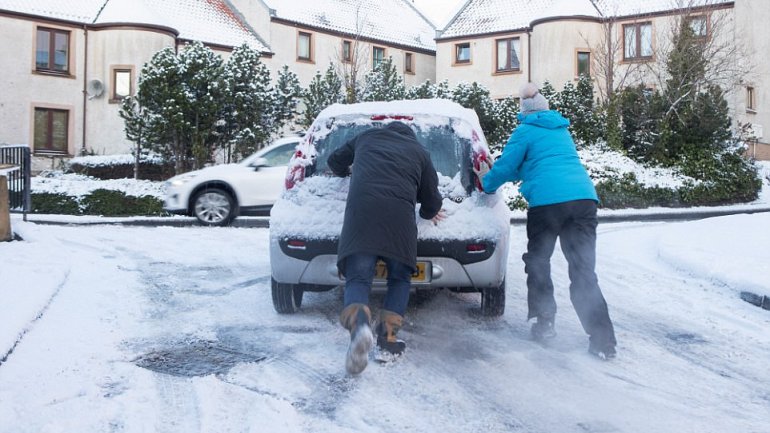 Hundreds of stranded drivers have spent freezing night in their cars as thundersnow causes havoc over Britain