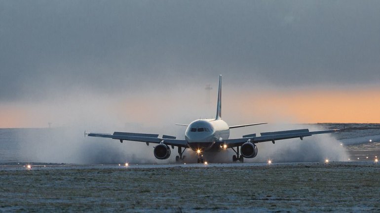 Hundreds of stranded drivers have spent freezing night in their cars as thundersnow causes havoc over Britain