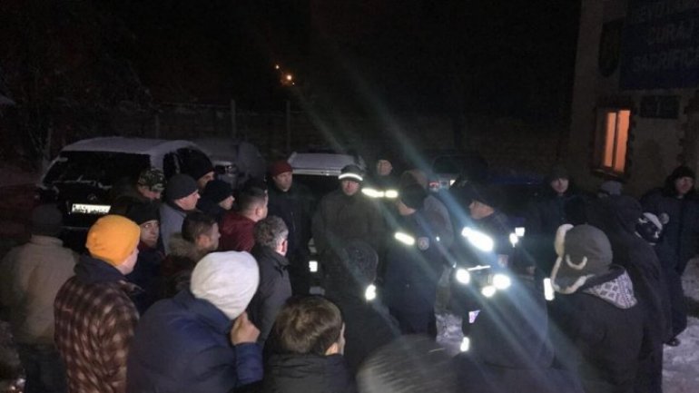 Winter causes difficult traffic in Moldova. Hundreds rescuers intervened to unblock cars 