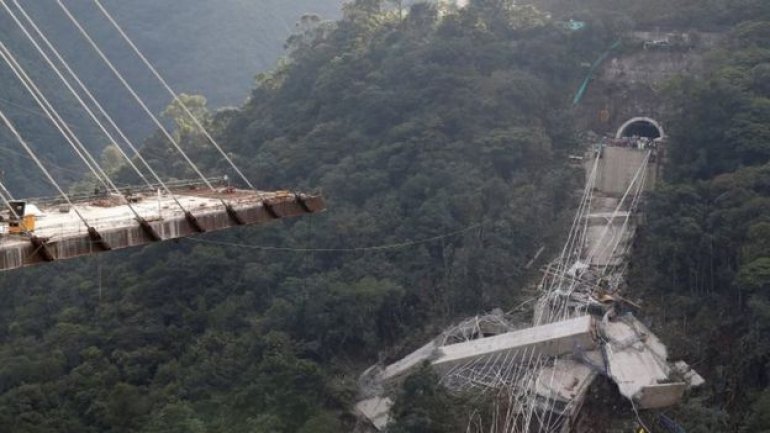 At least 9 dead and 5 injured in Colombia after motorway bridge collapsed