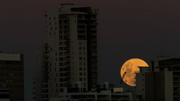 Super blue blood moon around the world 