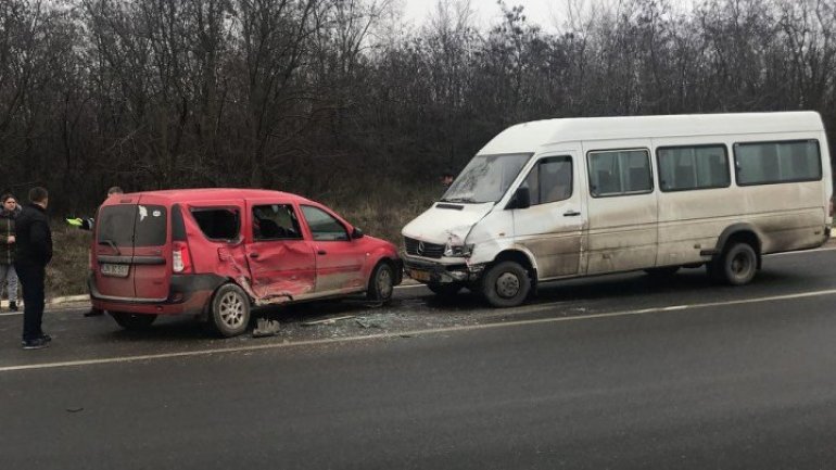 Grave accident near Peresecina. Car hit minubus route Rascani-Chisinau