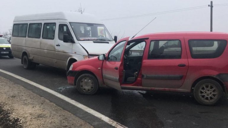 Grave accident near Peresecina. Car hit minubus route Rascani-Chisinau