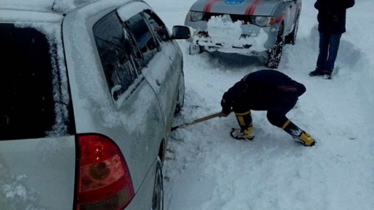 Severe weather causes havoc. Ambulance transporting 3 months old child skidded