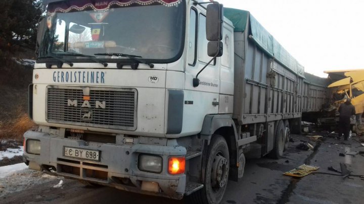 A woman killed after crash between two trucks on Orhei-Rezina route