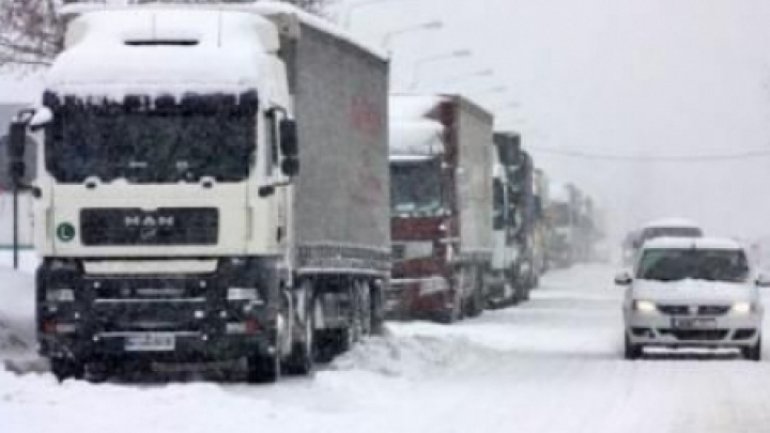 Truck with grains stuck in Cahul due to heavy snow