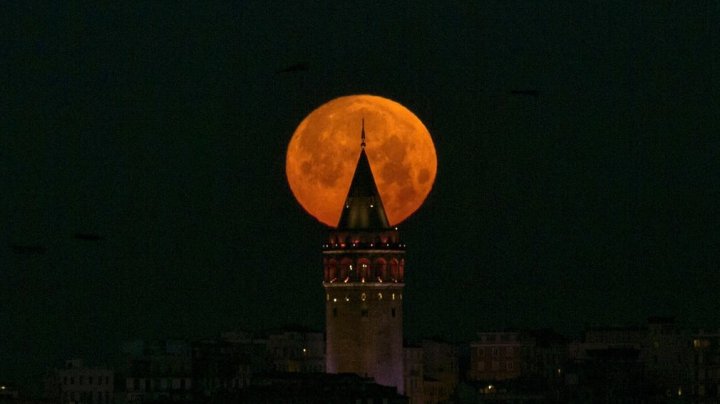 Super blue blood moon around the world 