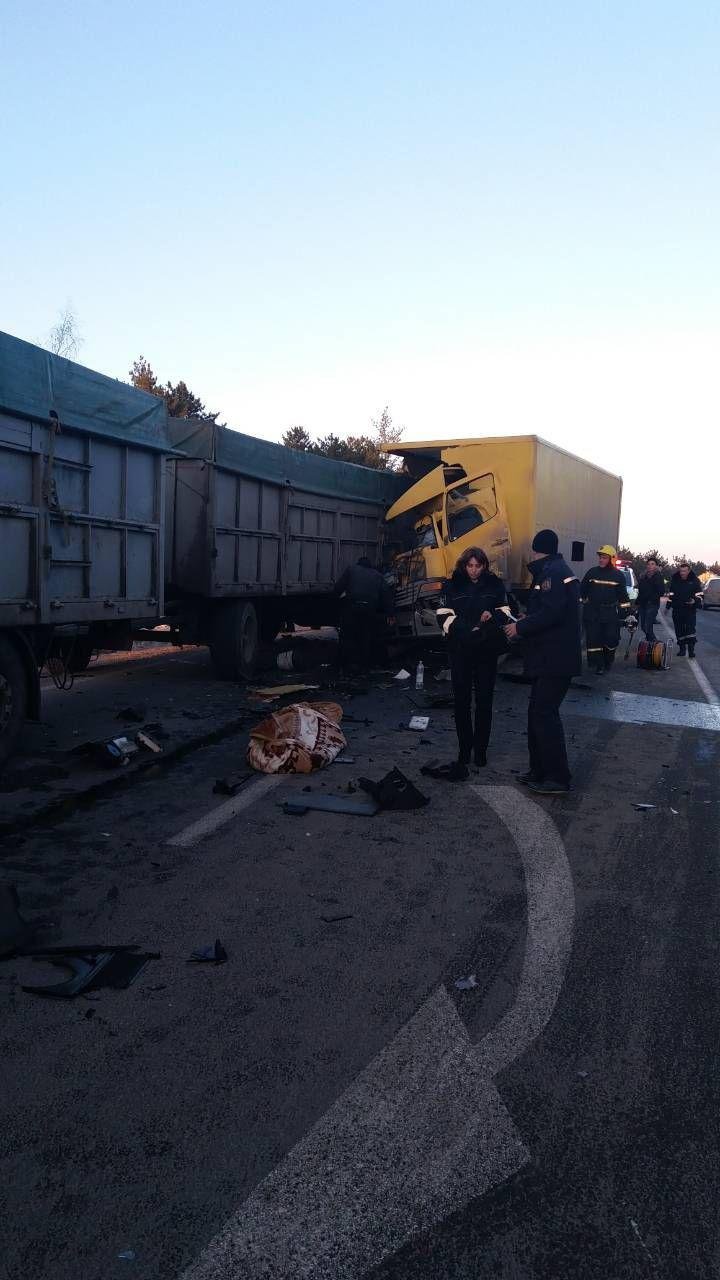 A woman killed after crash between two trucks on Orhei-Rezina route