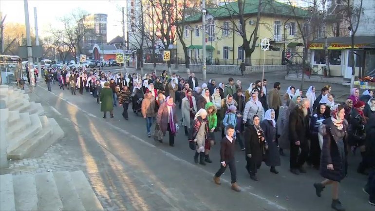 200 Christians gathered to sing carols in Capital