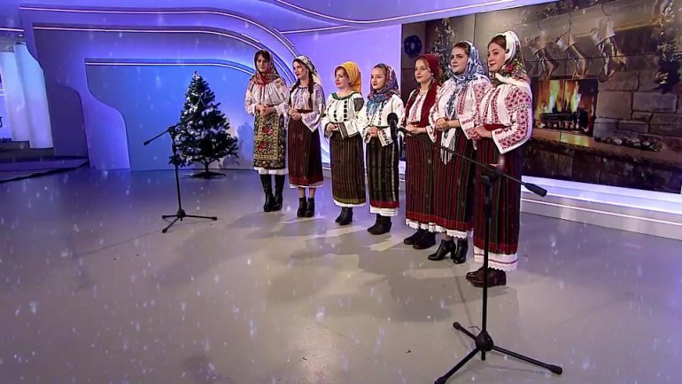 Carols sung in Publika TV studio