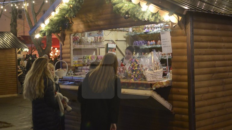 Christmas Fair from Capital's heart came to an end. Organizers held a raffle and a last concert for visitors