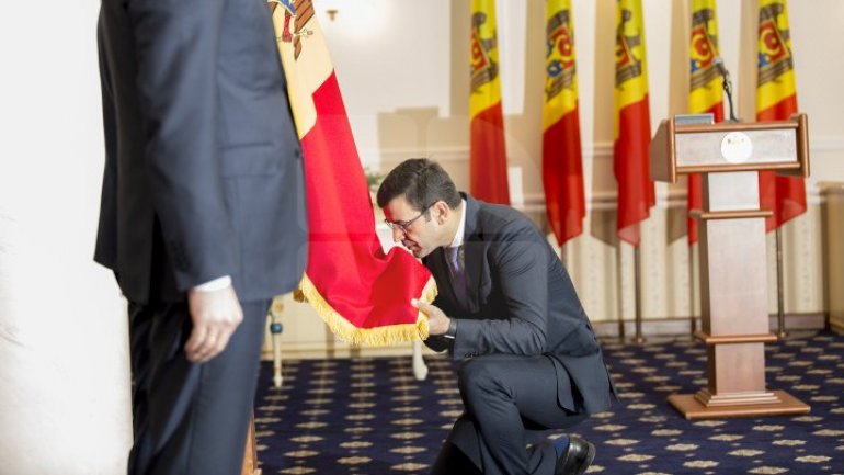 New Ministers start mandates after taking oath. Andrian Candu: Let's write new page for Moldova 