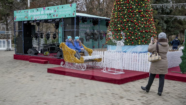 Christmas Fair opened in Nisporeni. Children can enjoy an ice rink, planetarium and slides