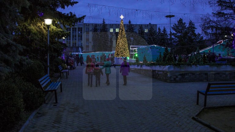 Christmas Fair from Nisporeni bustling with people