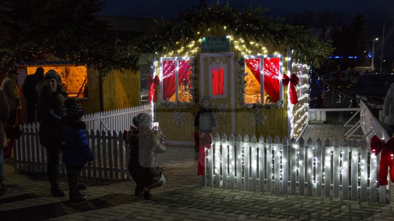 Christmas Fair opened in Nisporeni. Children can enjoy an ice rink, planetarium and slides