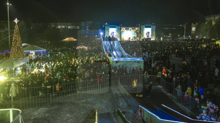 Over 10 000 people from all over Moldova gathered to attend last night's concert in Nisporeni