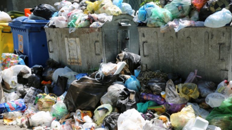 Garbage invaded streets in Bălţi again after two weeks being clean 