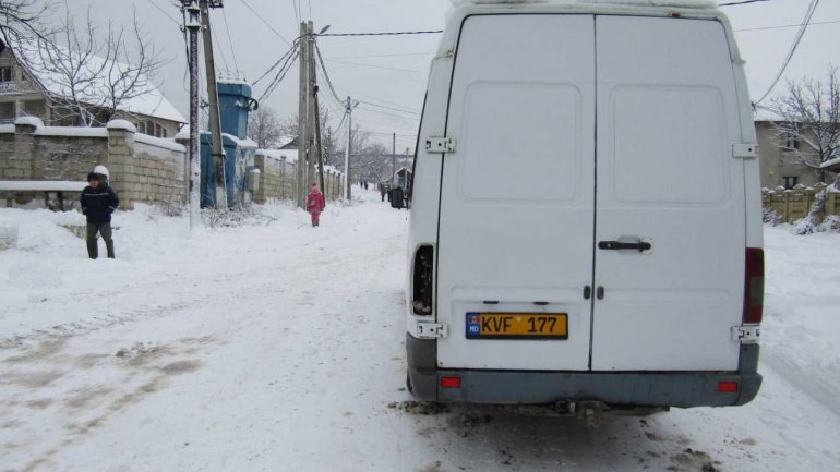 Heavy snow in Moldova: power outage in nearly 300 settlements, 27 roads snowed in and 65 registered accidents