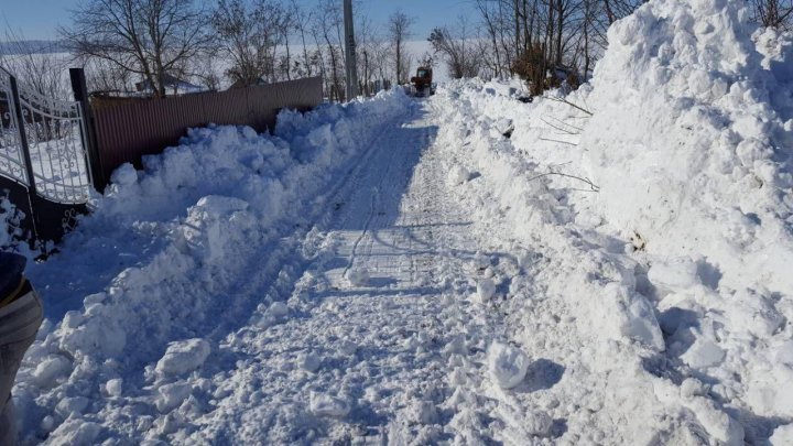 Police employees participated at snow cleaning in village from Sângerei