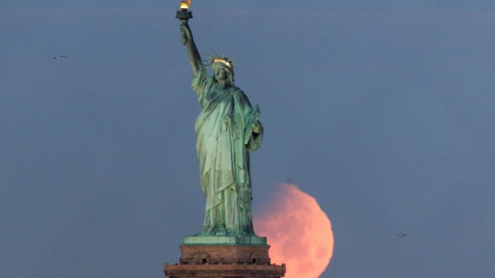 Super blue blood moon around the world 