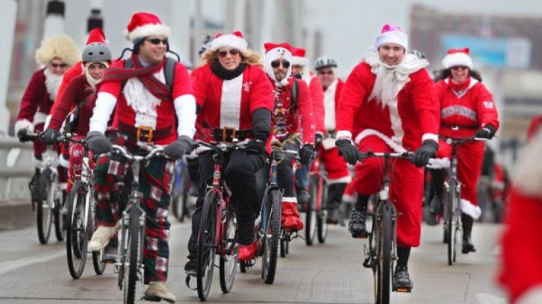 Cyclists from Capital visited over 400 families bringing Christmas gifts