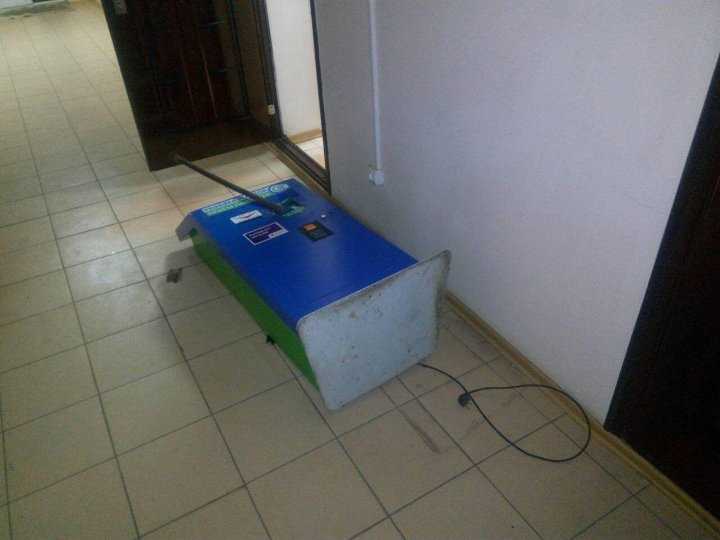 Man from Ungheni, 34, used a crowbar to break and steal money from a  self service payment terminal