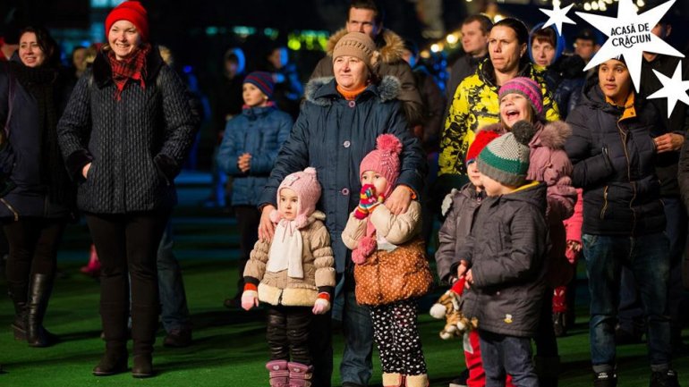 Dozens of people gathered last evening to enjoy concert organized at the Christmas Fair