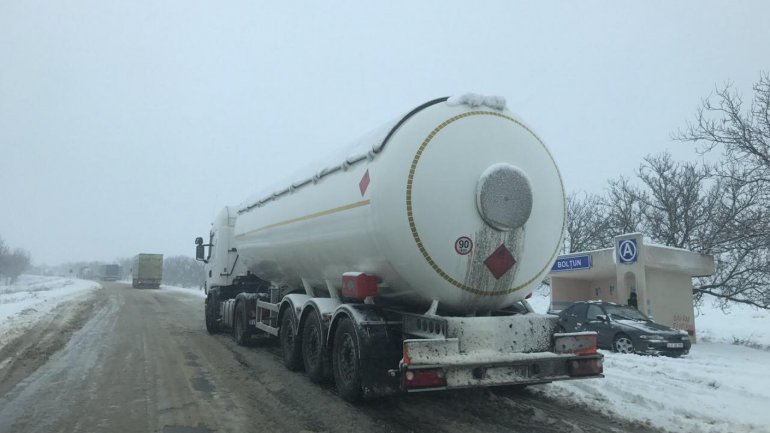 Moldova filled with accidents. Tank truck crashed in a TIR