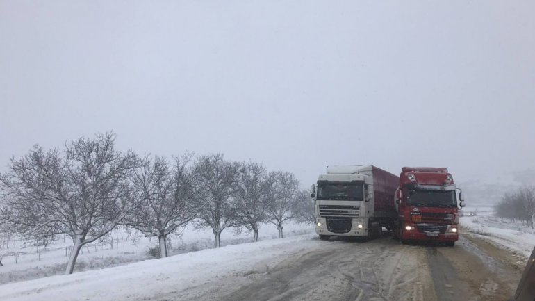 Moldova filled with accidents. Tank truck crashed in a TIR