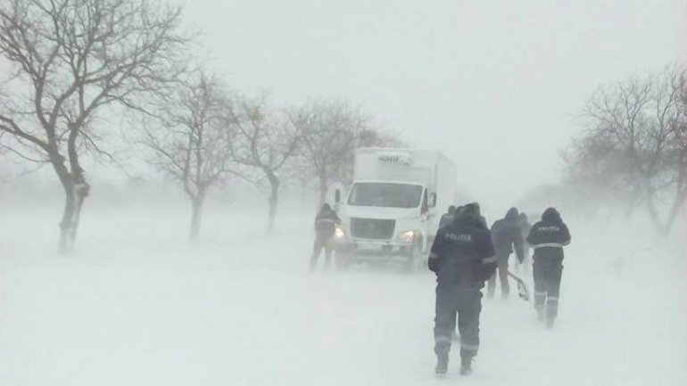 Snow blocked multiple national roads from Moldova