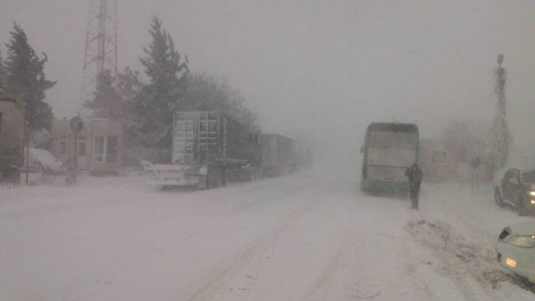 Snow blocked multiple national roads from Moldova