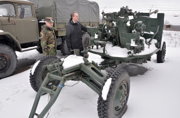 Defense Minister Eugen Sturza inspected Air Defense Artillery located in Dănceni