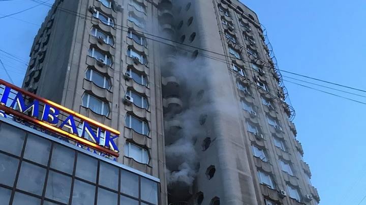 Fire in the Capital! Building on Moscovei Street started emitting thick smoke (Photo/Video)