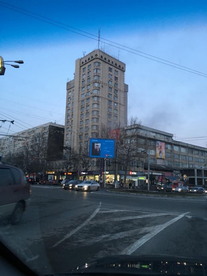 Fire in the Capital! Building on Moscovei Street started emitting thick smoke (Photo/Video)